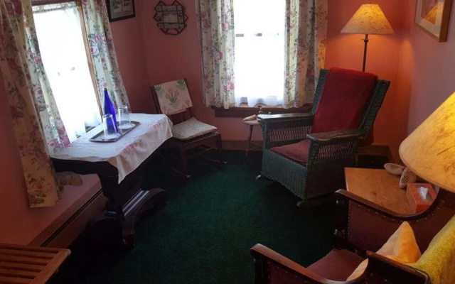 Paradox Lodge & Cedar Lodge