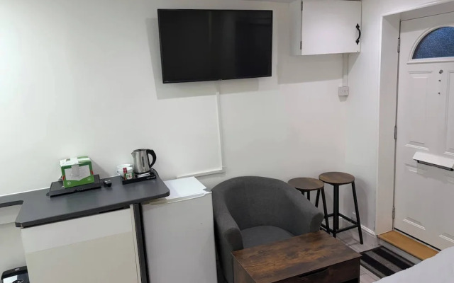 Studio With Own Entrance Perfect Getaway!