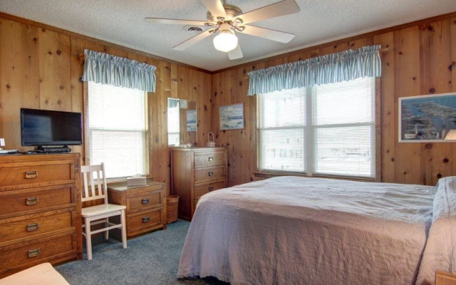 Do-little Dock 3 Bedroom Home by RedAwning