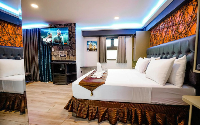 CLOCKWORKORANGE Luxury Suites