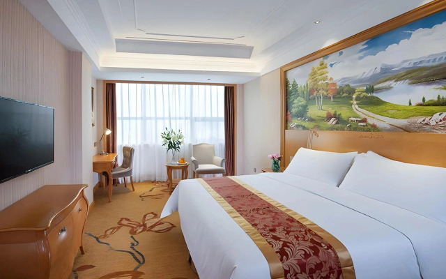 Vienna Hotel (Shenzhen Pingdi Huancheng South Road)