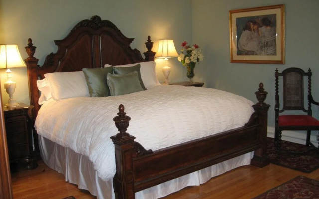 Farnam Guest House