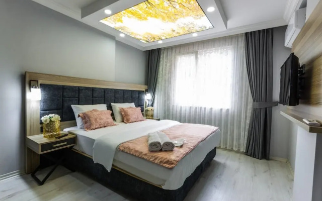 Li̇fe Pool Sui̇te Hotel