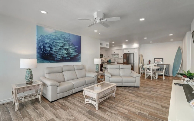 Channelview 208 2 Bedroom Condo by Redawning
