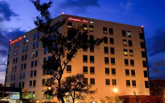 Отель Hampton Inn by Hilton/ GuadalajaraExpo вид на фасад