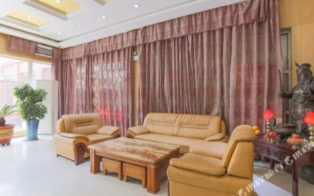 Home Inn Huayi Collection Hotel (724 Factory)