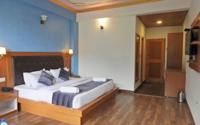 Hotel Taksh Inn