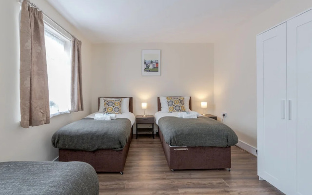 2-bed House - Sleeps 7 & Free Parking