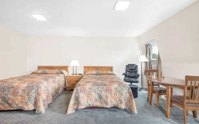 Knights Inn New Philadelphia