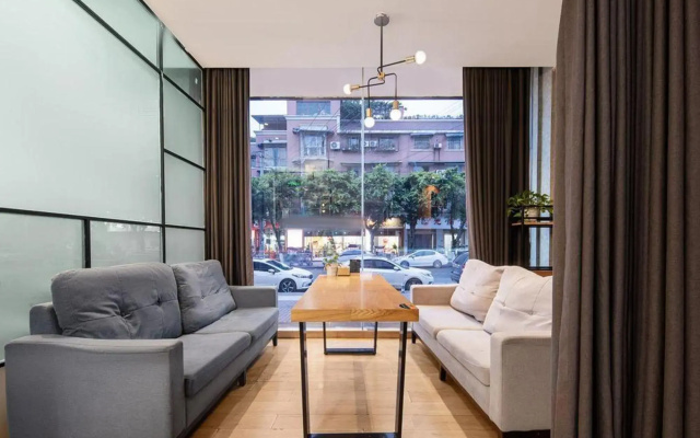 Yijia Lijing Hotel (Pengzhou No. 1 Middle School Store)