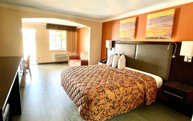 Luxury Inn & Suites Liberty