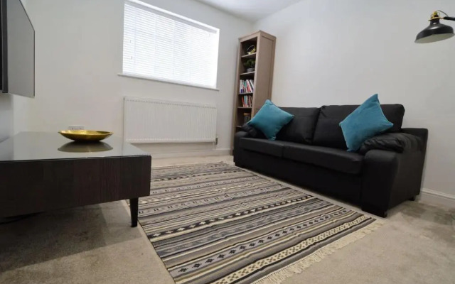 Deluxe Town Center Apartment
