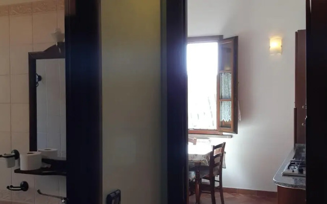 Edera Apartment in a No Kids Farmhouse, up to 6 People