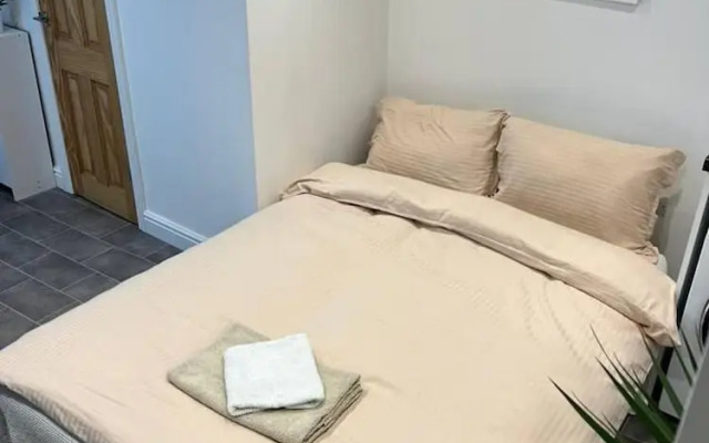Jacuzzi Spa! Stunning Entire Guest House - Netflix