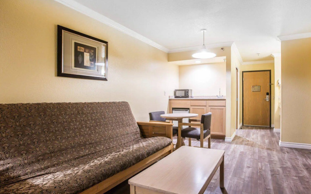 Econo Lodge Fontana