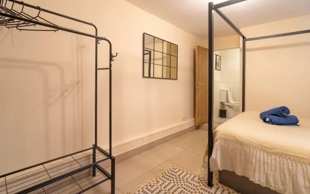 Private 1Bd Flat Near Gloucester Docks