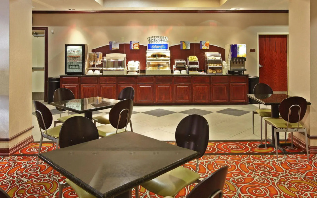 Holiday Inn Express & Suites West by IHG