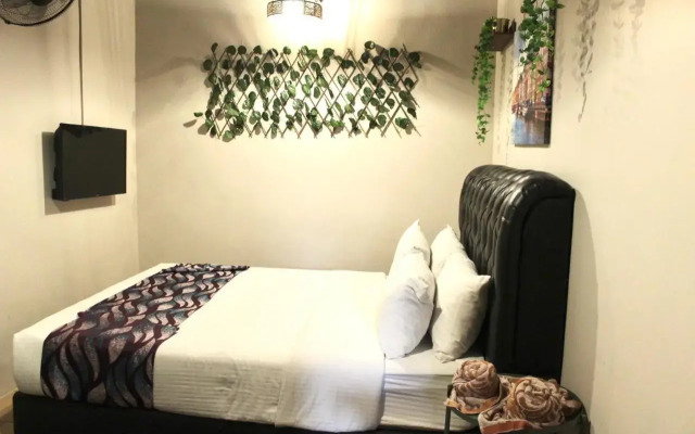 Ghazrins Garuda Hotel