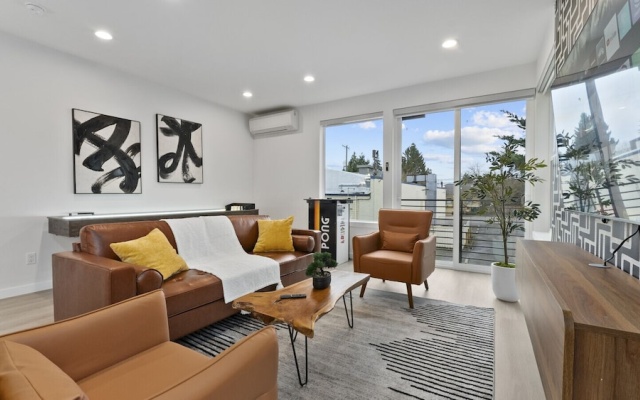 Ballard Hangout - Arcade, Covered Deck, Sleeps 10!