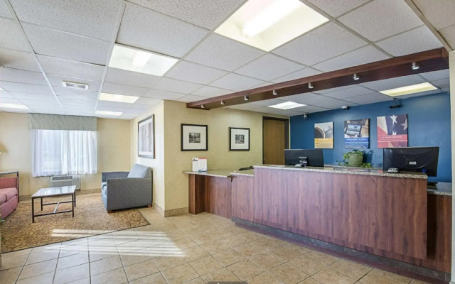 Motel 6-Moline, IL