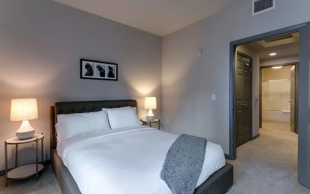 One Bed/1Bath + Private Balcony WALK TO BEACH