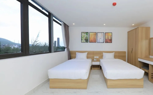 Golden Bay Hotel