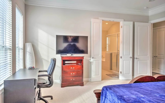 Pet-friendly Houston Townhome, 6 Mi to Dtwn!