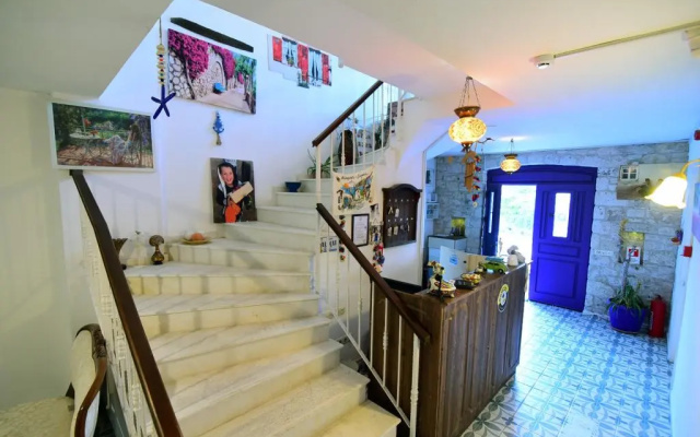 Alaçatı Mor Salkım Konağı