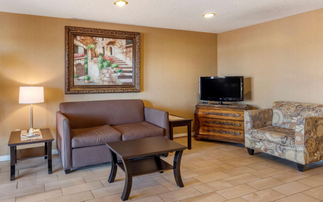 Quality Inn Russellville I-40