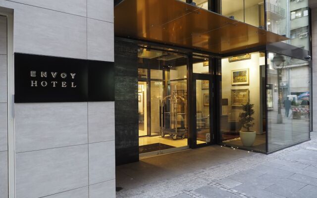 Envoy Hotel Belgrade вид на фасад
