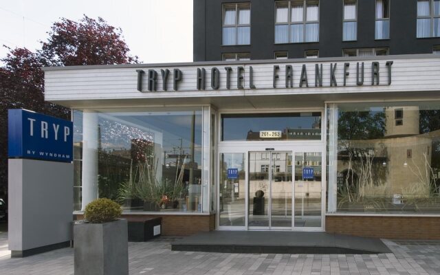 Отель Tryp by Wyndham Frankfurt вид на фасад