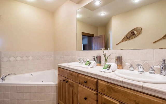 Westridge #27 - 3 Br Condo