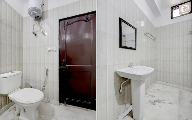 OYO Home 78203 Spacious Studio Sector 21-a Faridabad