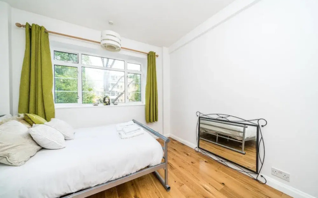 NEW 3BD West Kensington Flat Close to City
