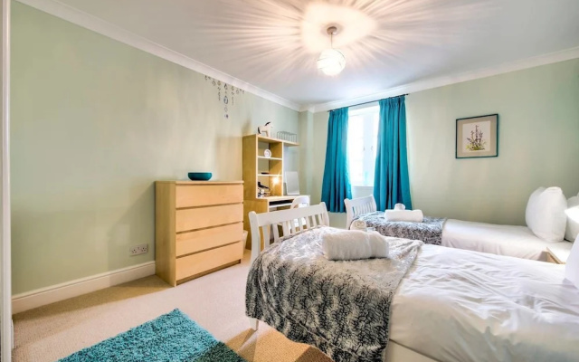 3bed/3bath Townhouse With Free Parking and Balcony