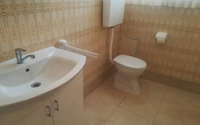 Comfortable Apartment With Balcony & Garden View