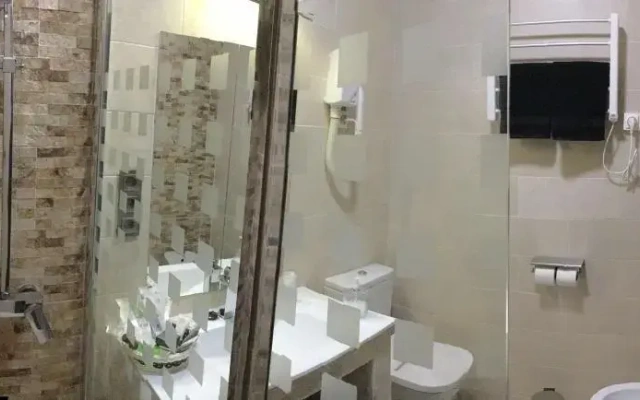 H La Cabaña