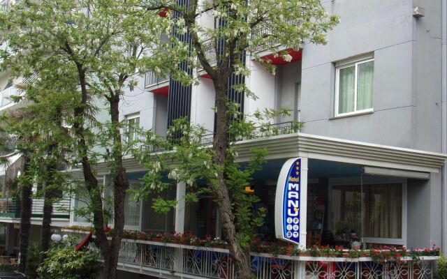 Hotel Manù Римини вид на фасад