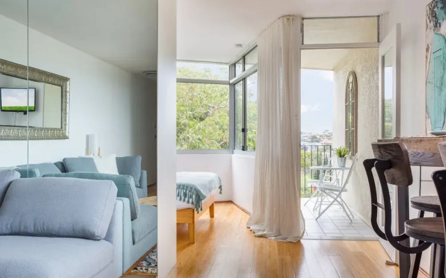 Bronte Beach Coastal Apartment With Ocean View
