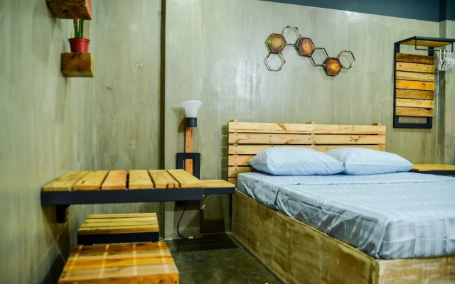 Bhive Hotel
