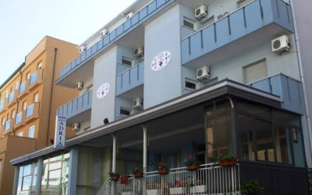 Hotel Adria Mare вид на фасад