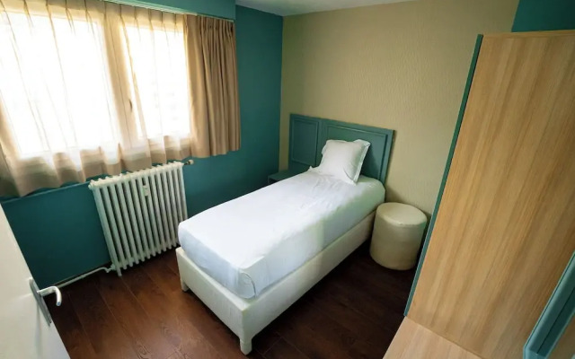 Breeze Hotel