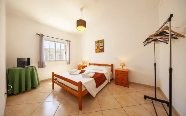 FF 02 - Bedroom 2 in Sea Breeze Guesthouse