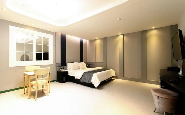 Renaissance Hotel