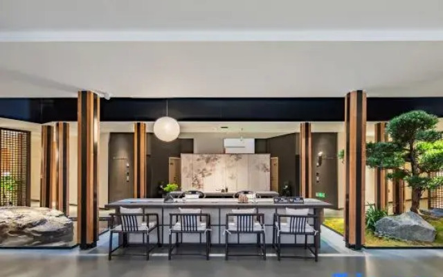 Wind & Grain · Moonlight Among Pines Guesthouse (Shuinan Cultural Street Location)