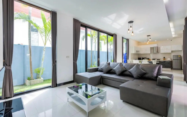 4 Bedroom Modern Pool Villa! (BL10)