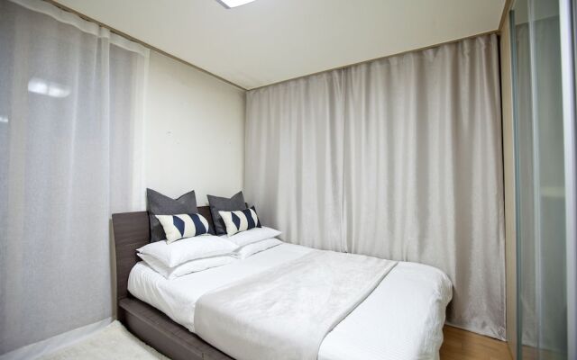 Отель Gangnam Business District Apt комната для гостей