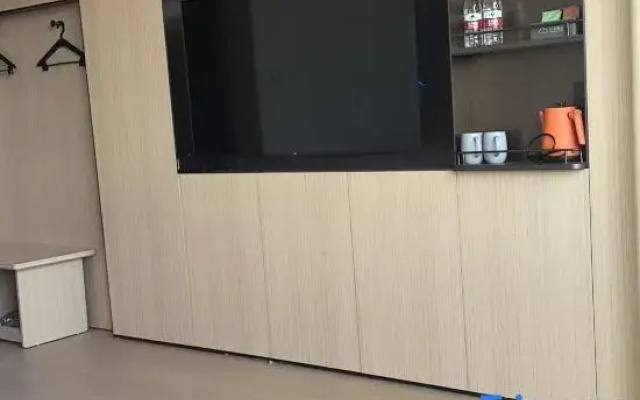 Huiyue High-Rise Hotel (Wuhan Hongshan District Guanggu Plaza)