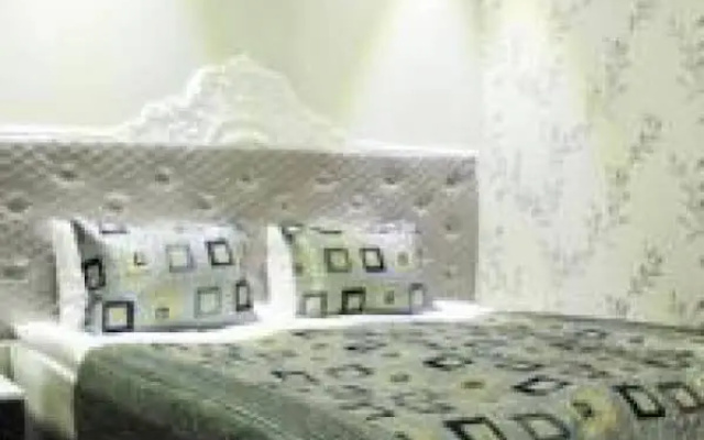 Grand Royal Hotel