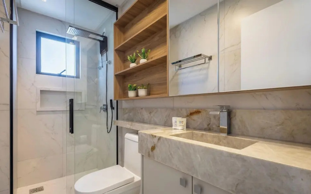 Apt w/ Gourmet Balcony 700m From the Beach Bon1101